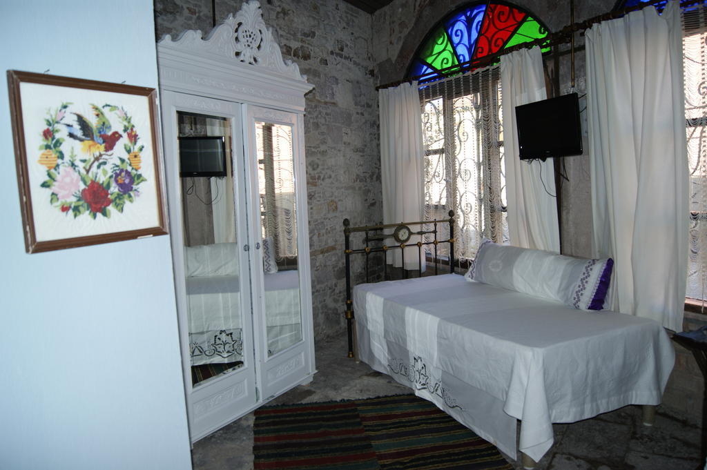 Mahzen Hotel Ayvalik Bilik gambar