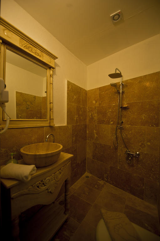 Mahzen Hotel Ayvalik Bilik gambar